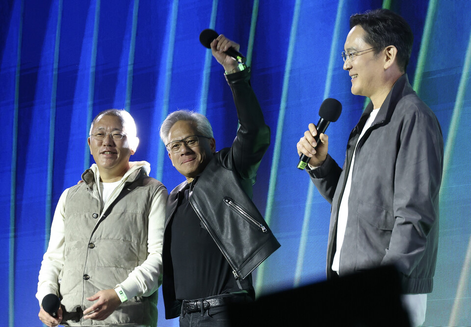 정의선 현대차그룹 회장, 젠슨 황 엔비디아 CEO, 이재용 삼성전자 회장이 10월 30일 서울 강남구 코엑스에서 열린 엔비디아 지포스 게이머 페스티벌에 참석했다. (사진=공동취재단)