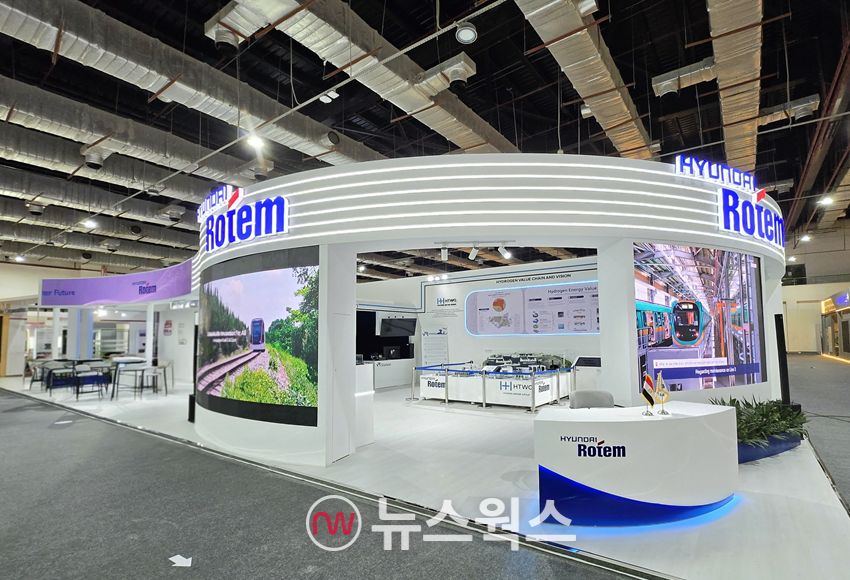 지난 9일부터 오는 11일까지 일정으로 이집트 뉴카이로 국제전시센터에서 열리는 현지 최대 교통물류 전시회 'TransMEA 2025'에 참가하는 현대로템 부스. (사진제공=현대로템)