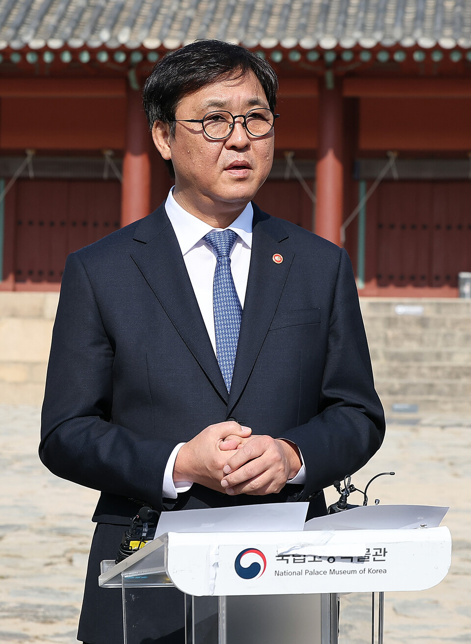 최휘영 문화체육관광부 장관이 지난 7일 오후 서울 종묘 정전 하월대에서 종묘 앞 개발 관련 대법원 판결과 관련해 입장을 밝히고 있다. (사진=뉴스1)