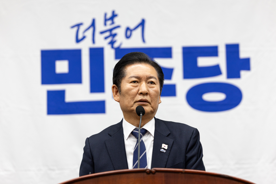 정청래 더불어민주당 대표가 13일 서울 여의도 국회에서 열린 의원총회에서 모두발언하고 있다. (사진=뉴스1)