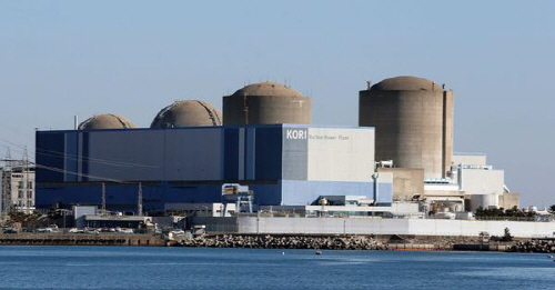 고리 원전, 오른쪽 두번째가 이번에 수명이 연장된 2호기 (사진제공=한국수력원자력)