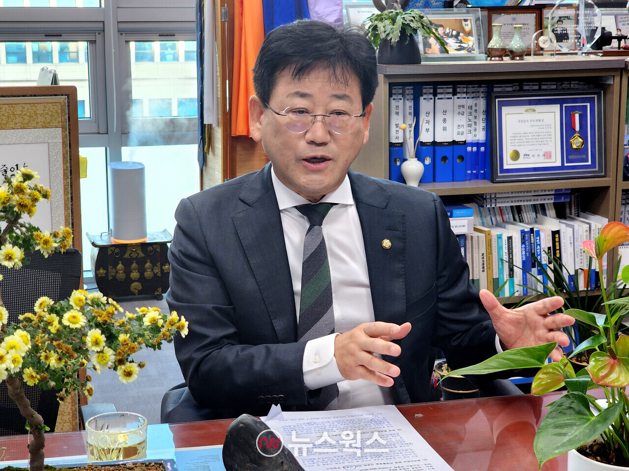 김정호 국회의원이 발의 예정인 홈네트워크 인증제 법안에 대해 설명하고 있다. (사진=박광하 기자)