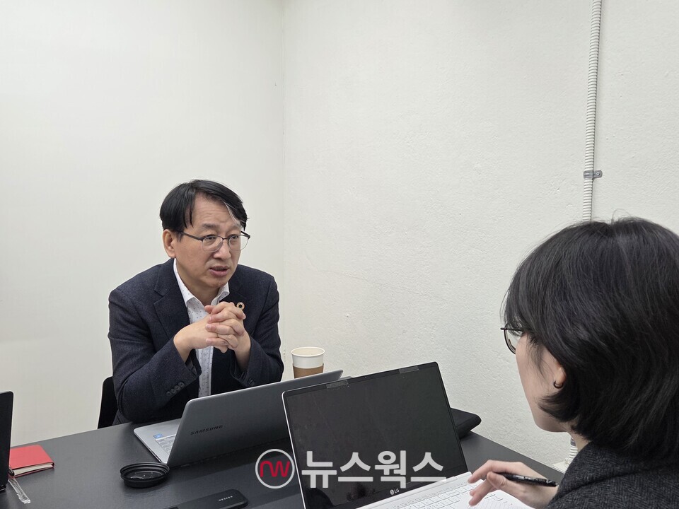 이종오 사무총장이 기자의 질문에 답을 하고 있다. (사진=김다정 한국사회책임투자포럼 연구원)