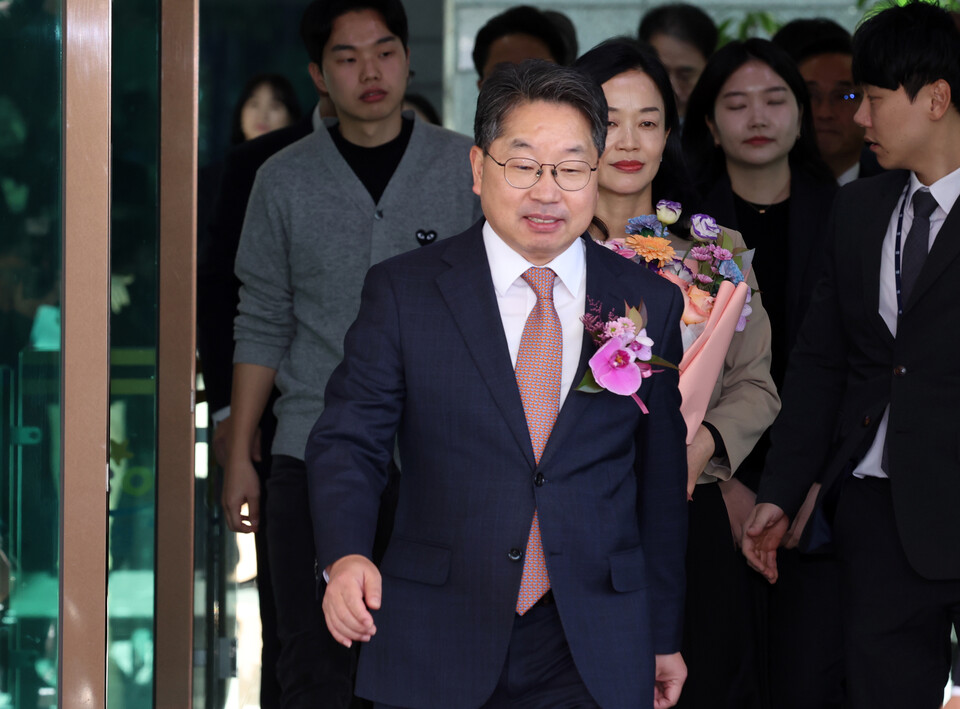 노만석 검찰총장 직무대행이 14일 오전 서울 서초동 대검찰청에서 열린 비공개 퇴임식을 마치고 청사를 나서고 있다. (사진=뉴스1)