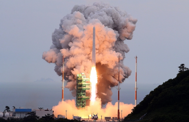 3차 발사에 나선 누리호가 발사대를 떠나고 있다. (사진제공=한공우주연구원)