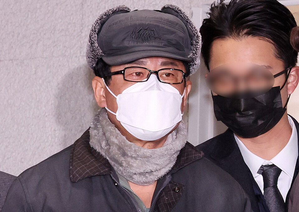 12·3 비상계엄 사태를 사전에 모의한 혐의를 받는 노상원 전 정보사령관이 지난해 12월 24일 서울 은평구 서부경찰서에서 검찰로 송치되고 있다. (사진=뉴스1)