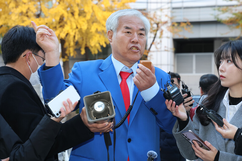 서울서부지법 폭력 난동 사태 배후로 지목돼 온 전광훈 사랑제일교회 목사가 18일 오전 피의자 신분으로 조사를 받기 위해 서울경찰청에 출석하며 입장을 밝히고 있다. (사진=뉴스1)