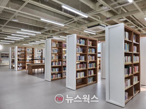 구성도서관 서가. (사진제공=용인시)