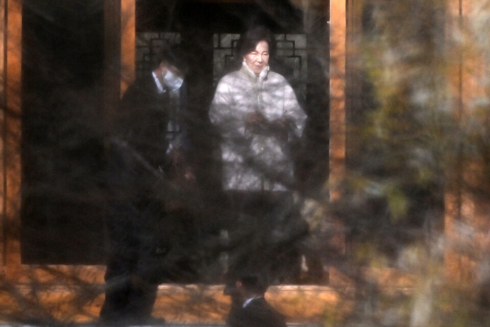 홍라희 삼성미술관 리움 명예관장이 19일 오전 경기도 용인시 호암미술관 인근 선영에서 열린 호암 이병철 삼성 창업회장의 38주기 추도식에 참석한 뒤 걸음을 옮기고 있다. (사진=뉴스1)