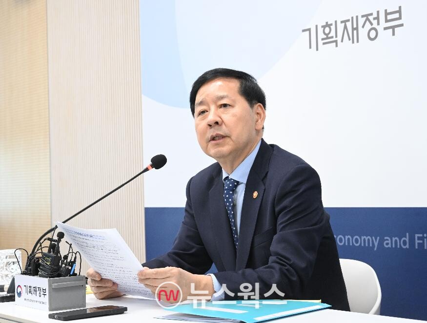 구윤철 부총리 겸 기획재정부 장관이 19일 오후 정부세종청사 중앙동 기재부 기자실에서 열린 '출입기자간담회'에서 모두발언을 하고 있다. (사진제공=기획재정부)