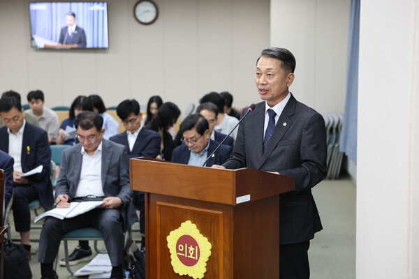 이재태 전남도의원이 대표발의한 '전라남도교육청 교육안전 조례 일부개정조례안'에 대해 설명하고 있다. (사진제공=전남도의회)