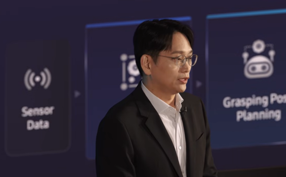 권정현 삼성리서치 로봇센터 상무가 '테크 컨퍼런스'에서 AI 로봇 작동 매커니즘에 대해 소개하고 있다. (출처=테크 컨퍼런스 캡처)