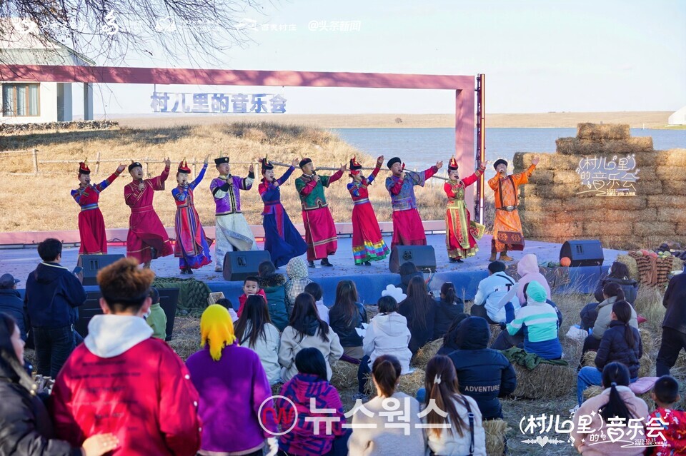 올해 10월 중국 내몽고에서 현대그린존 프로젝트의 일환으로 마을 음악회가 열렸다. (사진제공=현대차)