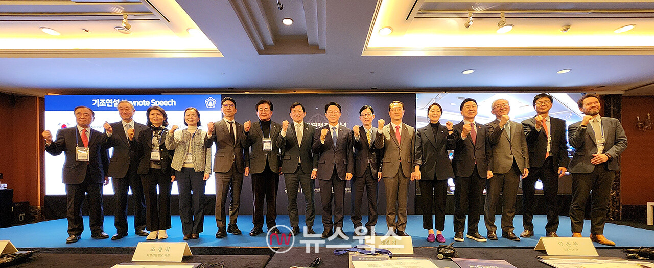 20일 '제1회 한미외교포럼' 참석자들이 기념 촬영을 하고 있다. (사진=박광하 기자)