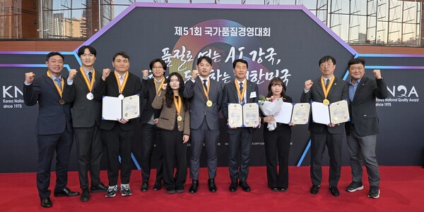 박상형 한전KDN 사장이 19일 서울 코엑스에서 진행된 '제51회 국가품질경영대회' 시상식에서 대통령상을 비롯한 총 2개 부문 수상의 영광을 안았다. (사진제공=한전KDN)