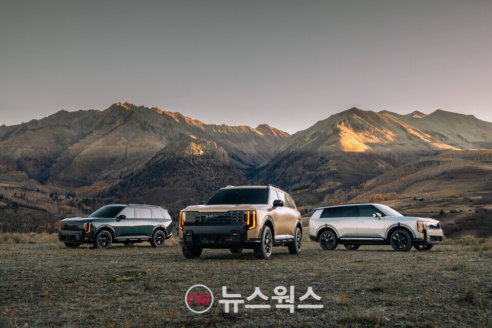 왼쪽부터 신형 텔루라이드 X-Line(디자인 특화 모델), 신형 텔루라이드 오프로드 특화 모델 X-Pro, 신형 텔루라이드 하이브리드. (사진제공=기아)