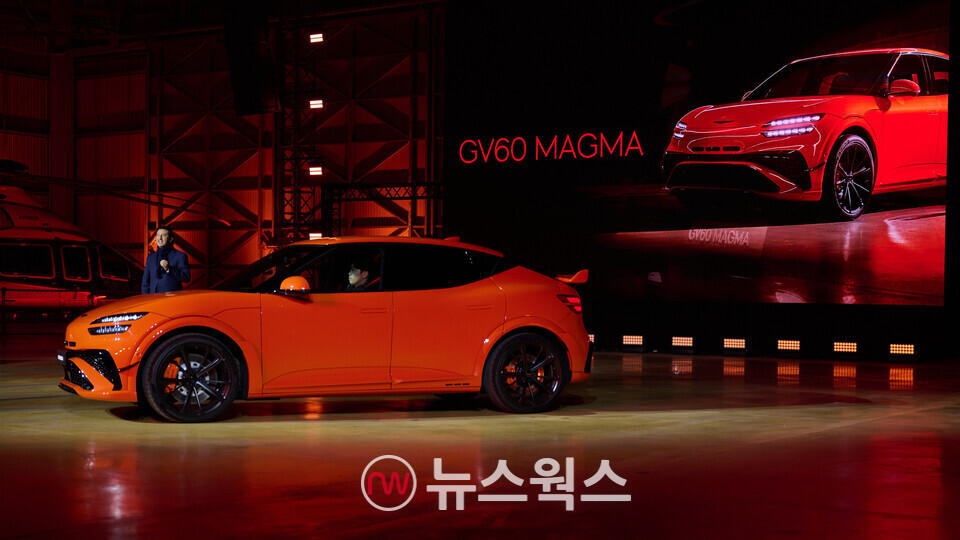 20일(현지시간) 프랑스 폴 리카르 서킷에서 열린 '마그마 월드 프리미어' 행사에서 호세 무뇨스 현대차 대표이사 사장이 발표하고 있다. (사진제공=현대차그룹)