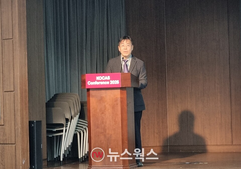 서지용 한국신용카드학회장이 21일 서울 중구 은행회관에서 열린 '한국신용카드학회(KOCAS) 콘퍼런스 2025'에서 주제 발표를 하고 있다. (사진=손일영 기자)