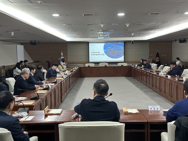 광주광역시의회 인공지능실증도시특별위원회가 21일 시의회 대회의실에서 '제4차 AI기업 조찬간담회'를 개최하고 있다. (사진제공=광주시의회)