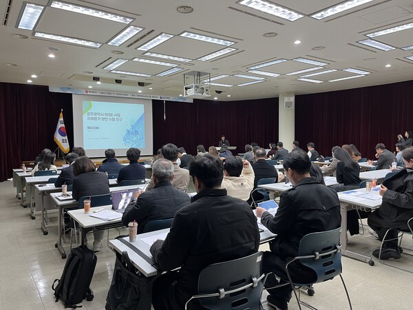 19일 광주테크노파크에서 'RISE사업 성과관리 체계 고도화 및 자체평가 수립 연구용역' 착수보고 및 간담회를 개최하고 있다. (사진제공=광주테크노파크)