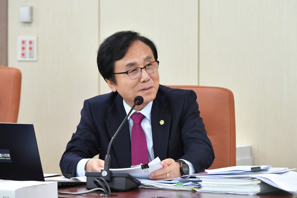 강석주 서울시의원이 서울시 복지실 행정사무감사에서 질의하고 있다. (사진제공=강석주 서울시의원)