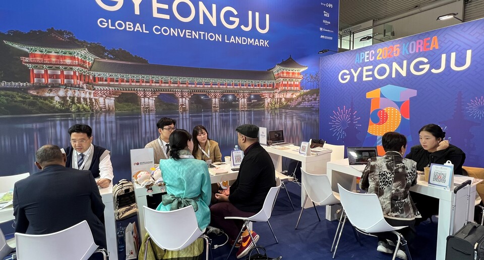 경북문화관광공사가 지난 20일(현지시간) 스페인 바르셀로나에서 열린 IBTM 월드 2025에 참가해 경주엑스포대공원의 MICE 인프라를 홍보하고 있다. (사진제공=경북문화관광공사)