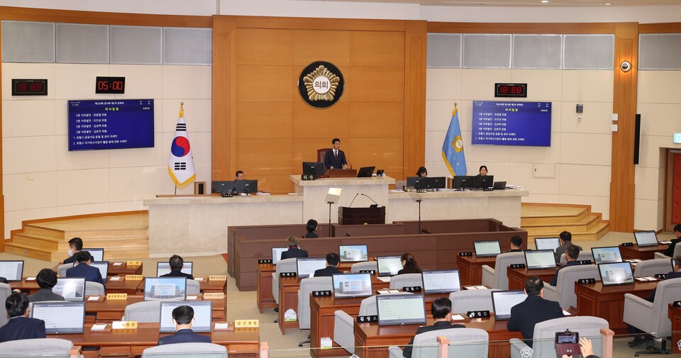 포항시의회가 24일 제326회 임시회 제2차 본회의를 열어 안건을 처리하고 있다. (사진제공=포항시의회)