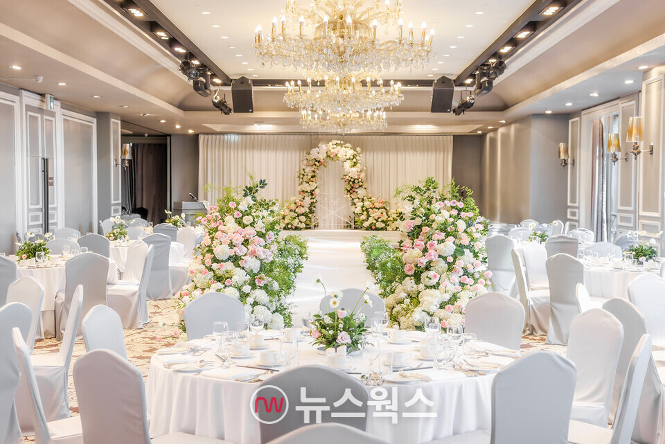 이랜드파크 켄싱턴호텔 여의도가 웨딩홀을 새롭게 단장해 오픈했다. (사진제공=이랜드파크)