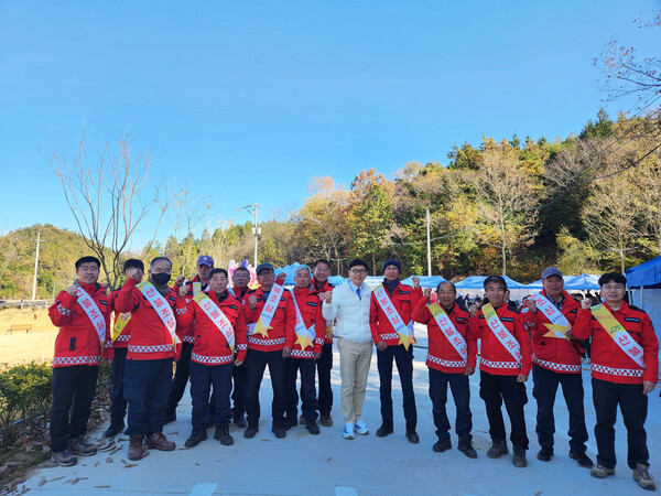 보성군 관계자들이 군민 참여가 보성파크골프장에서 산불예방 캠페인을 진행하고 있다. (사진제공=보성군)