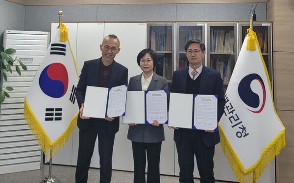 광주시교육청이 25일 충북 청주 질병관리청 대회의실에서 질병관리청, 인천시교육청과 공직사회 청렴문화 확산을 위한 업무협약을 체결하고 있다. (사진제공=광주시교육청)