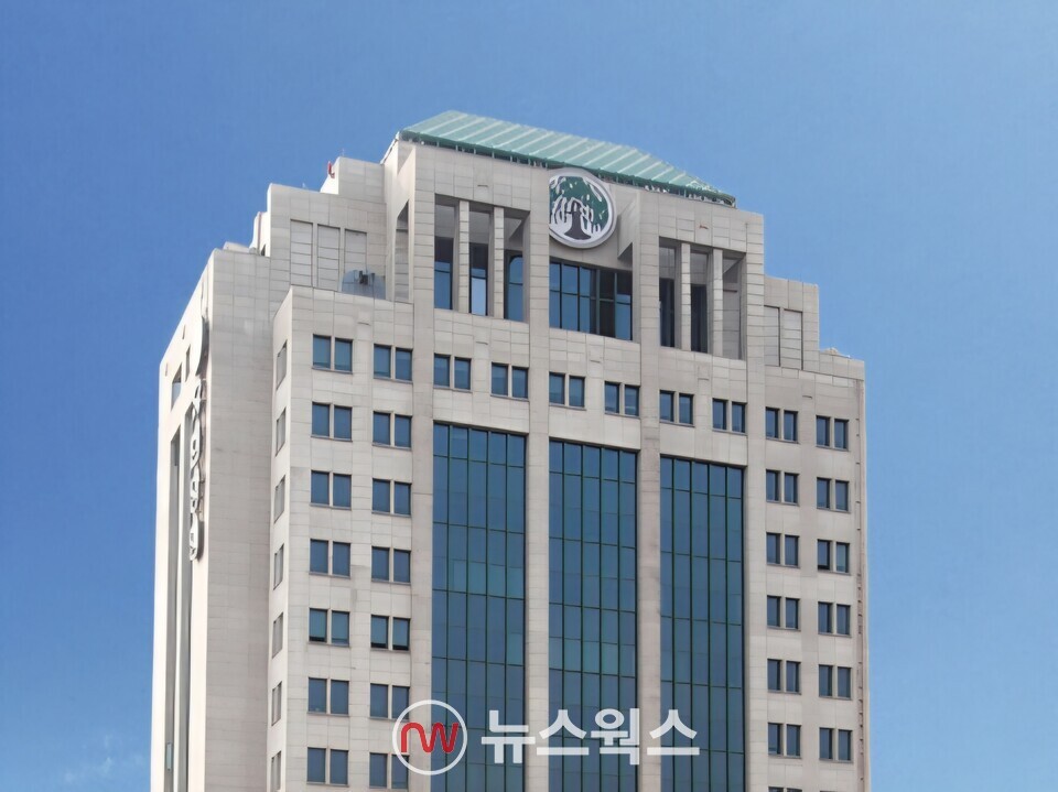 조욱제, 유한양행 6년 여정 끝난다...차기 대표 28일 이사회 '쏠리는 눈' - 뉴스 썸네일 이미지