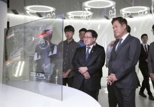 SK텔레콤 ICT체험관 '티움' 공식 개관…"미래 싹 틔운다" - 뉴스 썸네일 이미지