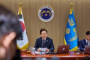 이 대통령, 스타머 英 총리 만나 "<b>FTA 개선</b>협상 속도감 있게 진행"