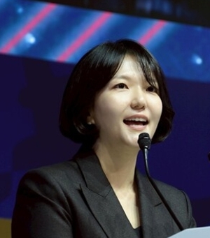 최수연 네이버 대표, 지식인 과거 답변 노출 사고에 사과 - 뉴스 썸네일 이미지