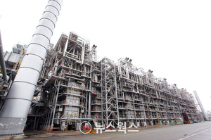 정유·석화 '7조 자산 매각' 승부수...인적 재편 폭풍전야 - 뉴스 썸네일 이미지