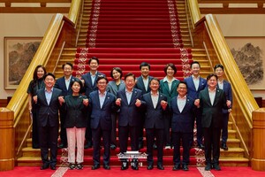 <b>李대통령</b>, 與 신임 지도부 靑 초청 만찬…"민주당은 당·정·청 <b>하나</b>"